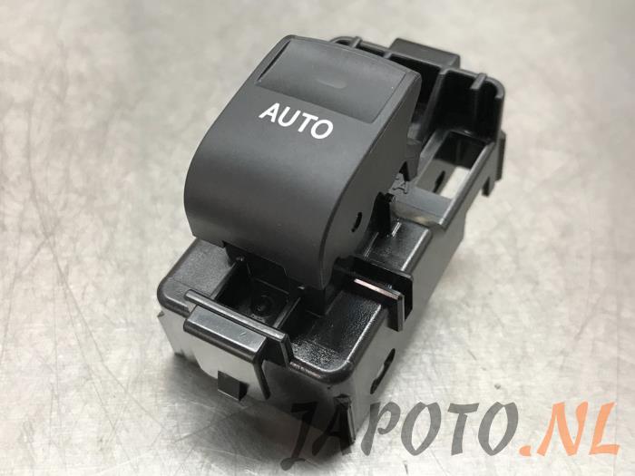 Usados Interruptor de ventanilla eléctrica Toyota Land Cruiser (J15) 2.8 D-4D 16V Precio € 25,35 IVA incluido ofrecido por Japoto Parts B.V.