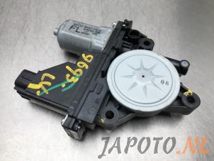 Used Door window motor Kia Carens IV (RP) 1.6 GDI 16V Price € 39,00 Margin scheme offered by Japoto Parts B.V.