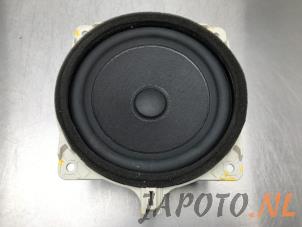 Used Speaker Kia Carens IV (RP) 1.6 GDI 16V Price € 14,95 Margin scheme offered by Japoto Parts B.V.