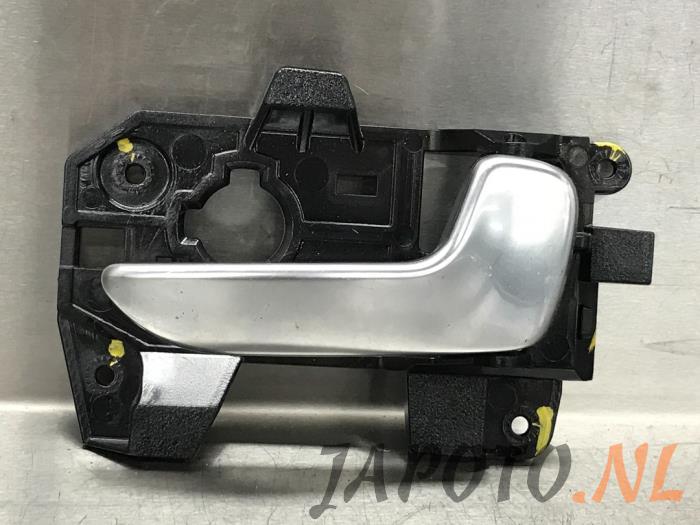 Kia Carens Front door handles 4-door, right stock