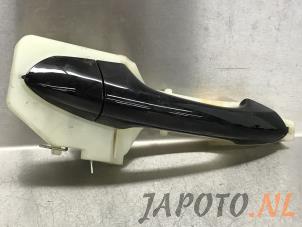 Used Rear door handle 4-door, right Kia Carens IV (RP) 1.6 GDI 16V Price € 39,99 Margin scheme offered by Japoto Parts B.V.