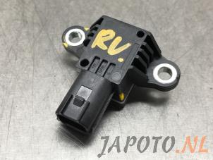 Usados Sensor de airbag Kia Carens IV (RP) 1.6 GDI 16V Precio € 24,95 Norma de margen ofrecido por Japoto Parts B.V.