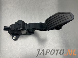 Used Accelerator pedal Toyota Yaris III (P13) 1.5 16V Hybrid Price € 39,95 Margin scheme offered by Japoto Parts B.V.