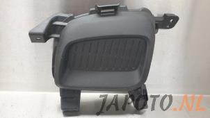 Używane Pokrywa swiatla przeciwmgielnego prawa Kia Carens IV (RP) 1.6 GDI 16V Cena € 14,95 Procedura marży oferowane przez Japoto Parts B.V.
