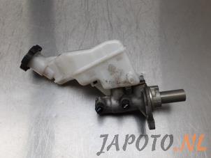 Używane Glówny cylinder hamulcowy Kia Carens IV (RP) 1.6 GDI 16V Cena € 49,95 Procedura marży oferowane przez Japoto Parts B.V.