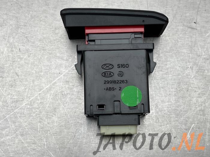Panic lighting switch from a Kia Picanto (JA) 1.0 12V 2017