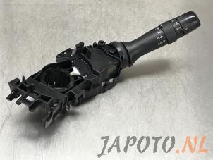 Usagé Commutateur lumière Toyota Prius (ZVW3) 1.8 16V Prix € 34,95 Règlement à la marge proposé par Japoto Parts B.V.