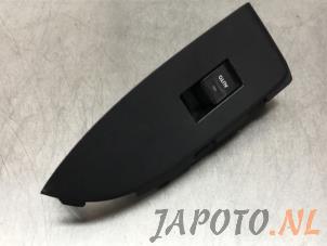 Used Electric window switch Toyota Prius (ZVW3) 1.8 16V Price € 14,99 Margin scheme offered by Japoto Parts B.V.