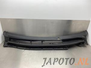 Used Cowl top grille Toyota Prius (ZVW3) 1.8 16V Price € 39,95 Margin scheme offered by Japoto Parts B.V.