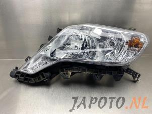 Używane Reflektor lewy Toyota Land Cruiser (J15) 3.0 D-4D-F 16V Van Cena € 362,99 Z VAT oferowane przez Japoto Parts B.V.