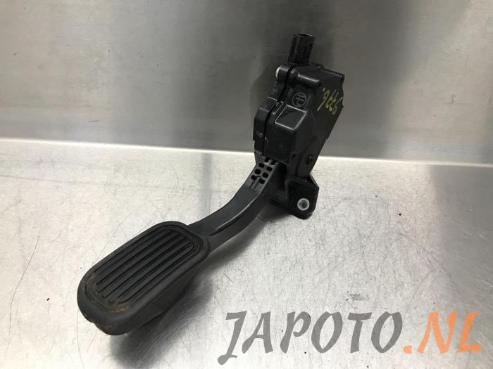 Używane Pedal gazu Toyota Land Cruiser (J15) 3.0 D-4D-F 16V Van Cena € 190,51 Z VAT oferowane przez Japoto Parts B.V.