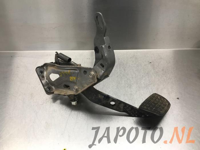 Używane Pedal hamulca Toyota Land Cruiser (J15) 3.0 D-4D-F 16V Van Cena € 63,46 Z VAT oferowane przez Japoto Parts B.V.