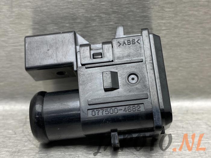 Begagnade Innetemperatursensor Toyota Land Cruiser (J15) 3.0 D-4D-F 16V Van Pris € 19,00 Inklusive moms erbjuds av Japoto Parts B.V.
