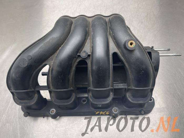 Używane Kolektor dolotowy Suzuki Splash 1.2 VVT 16V Cena € 36,70 Procedura marży oferowane przez Japoto Parts B.V.