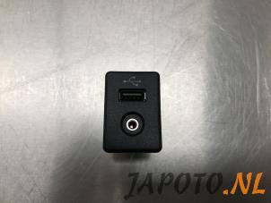 Usagé Connexion USB Nissan Note (E12) 1.2 68 Prix € 14,95 Règlement à la marge proposé par Japoto Parts B.V.