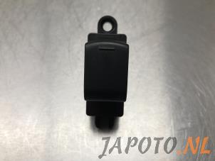 Used Electric window switch Nissan Note (E12) 1.2 68 Price € 14,95 Margin scheme offered by Japoto Parts B.V.