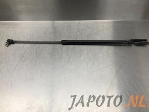 Used Rear gas strut, right Nissan Note (E12) 1.2 68 Price € 9,95 Margin scheme offered by Japoto Parts B.V.