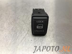 Used Central locking switch Nissan Note (E12) 1.2 68 Price € 9,95 Margin scheme offered by Japoto Parts B.V.