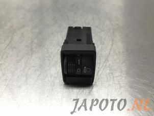 Używane Przelacznik reflektora LHV Nissan Note (E12) 1.2 68 Cena € 9,95 Procedura marży oferowane przez Japoto Parts B.V.