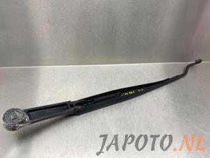 Used Front wiper arm Kia Sportage (SL) 1.6 GDI 16V 4x2 Price € 16,95 Margin scheme offered by Japoto Parts B.V.