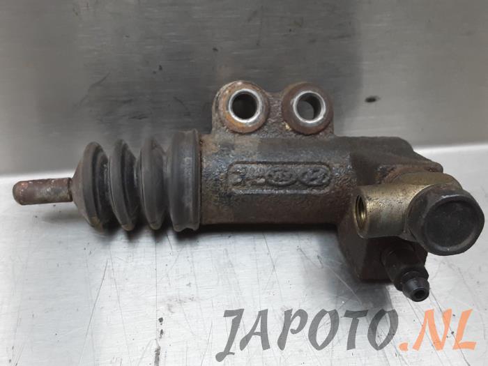 Clutch slave cylinder from a Kia Sportage (SL) 1.6 GDI 16V 4x2 2015