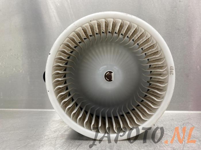 Heating and ventilation fan motor from a Kia Sportage (SL) 1.6 GDI 16V 4x2 2015