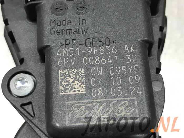 Accelerator pedal from a Mazda 3 (BL12/BLA2/BLB2) 1.6i MZR 16V 2010
