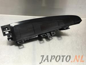 Usagé Affichage intérieur Mazda 3 (BL12/BLA2/BLB2) 1.6i MZR 16V Prix € 34,99 Règlement à la marge proposé par Japoto Parts B.V.