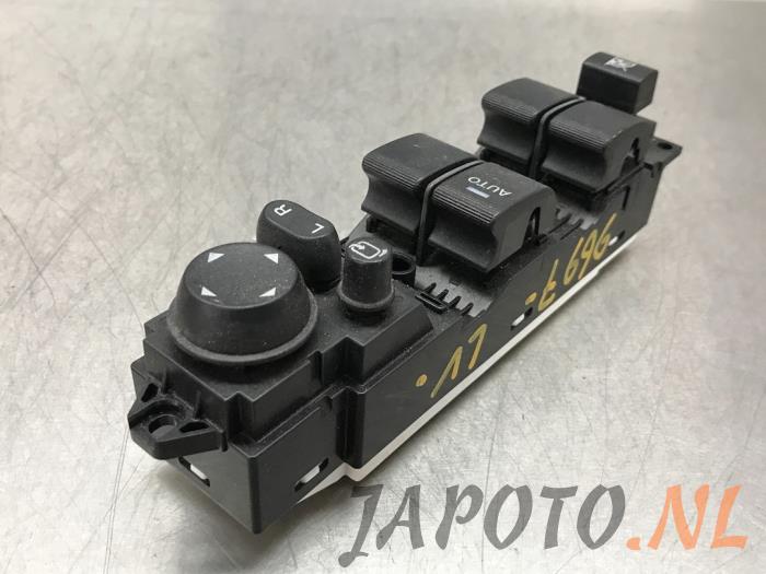 Usados Interruptor combinado de ventanillas Mazda 3 (BL12/BLA2/BLB2) 1.6i MZR 16V Precio € 51,45 Norma de margen ofrecido por Japoto Parts B.V.