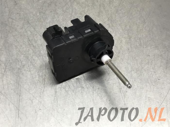 Używane Silnik reflektora Mazda 3 (BL12/BLA2/BLB2) 1.6i MZR 16V Cena € 20,99 Procedura marży oferowane przez Japoto Parts B.V.