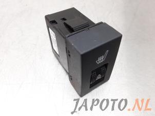 Usados Interruptor de calefactor de asiento Mazda 3 (BL12/BLA2/BLB2) 1.6i MZR 16V Precio € 19,95 Norma de margen ofrecido por Japoto Parts B.V.
