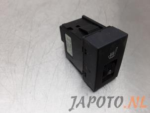 Usados Interruptor de calefactor de asiento Mazda 3 (BL12/BLA2/BLB2) 1.6i MZR 16V Precio € 19,95 Norma de margen ofrecido por Japoto Parts B.V.