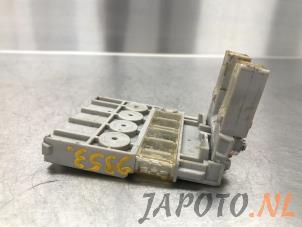 Usados Poste de batería Mitsubishi Space Star (A0) 1.0 12V Precio € 24,95 Norma de margen ofrecido por Japoto Parts B.V.