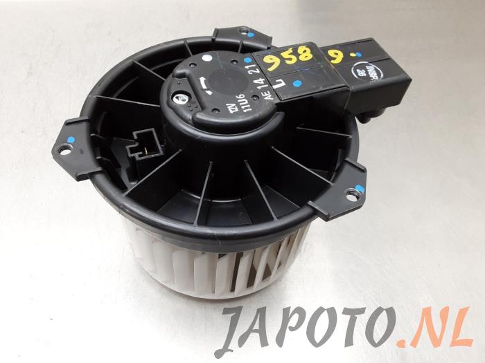 Motor de ventilador de calefactor de un Mitsubishi Space Star (A0) 1.0 12V 2018