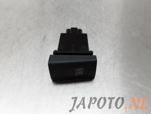 Used Rear window heating switch Ssang Yong Rexton 2.7 Xdi RX/RJ 270 16V Price € 9,99 Margin scheme offered by Japoto Parts B.V.