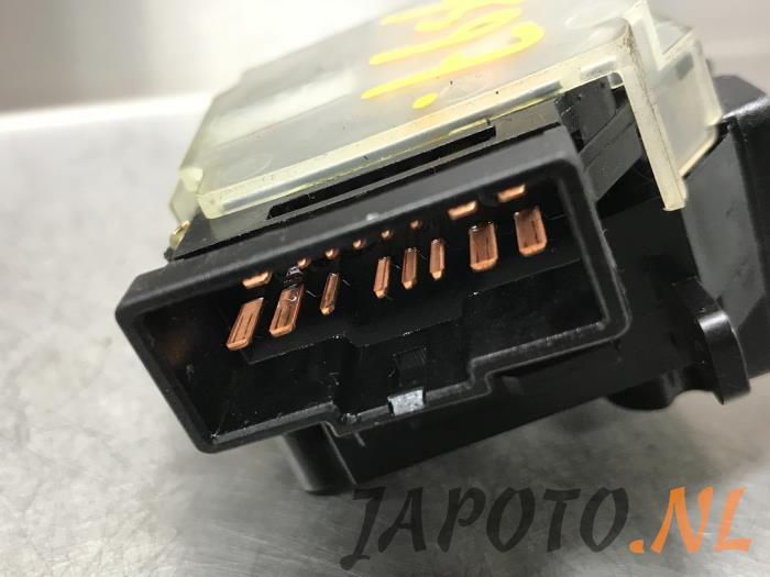 Light switch from a SsangYong Rexton 2.7 Xdi RX/RJ 270 16V 2005