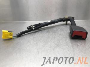 Used Front seatbelt buckle, left Kia Sportage (JE) 2.7 V6 24V 4x4 Price € 14,95 Margin scheme offered by Japoto Parts B.V.