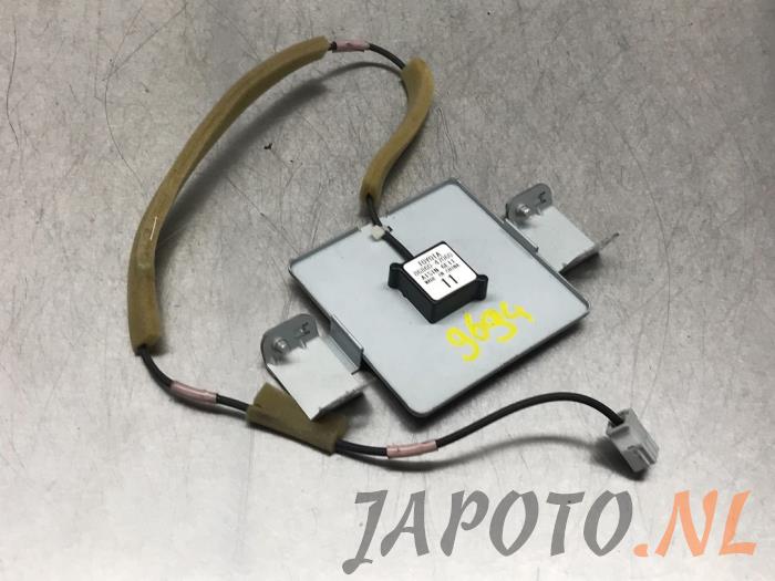Używane Antena GPS Toyota Prius (NHW20) 1.5 16V Cena € 26,25 Procedura marży oferowane przez Japoto Parts B.V.