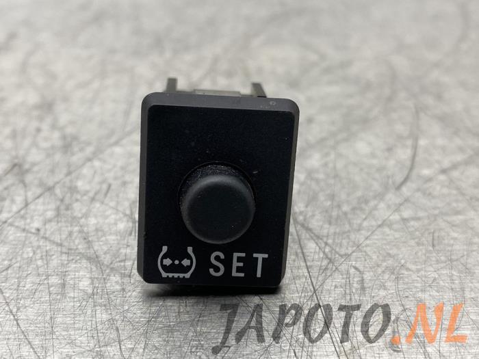 Begagnade Tryckströmvakt Toyota Land Cruiser (J15) 3.0 D-4D-F 16V Van Pris € 25,35 Inklusive moms erbjuds av Japoto Parts B.V.
