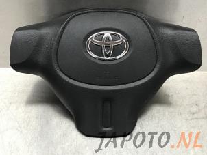 Używane Poduszka powietrzna lewa (kierownica) Toyota Aygo (B40) 1.0 12V VVT-i Cena € 199,99 Procedura marży oferowane przez Japoto Parts B.V.