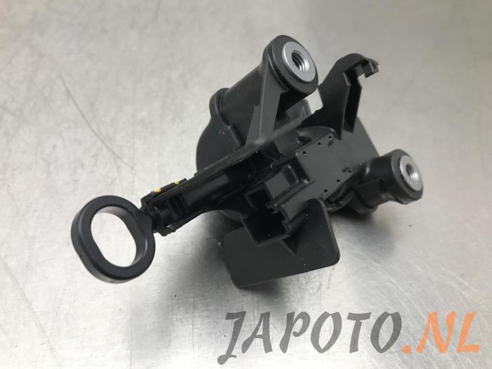 Motor de cierre centralizado de un Toyota Aygo (B40) 1.0 12V VVT-i 2017