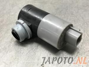 Usagé Pompe lave-glace avant Toyota Aygo (B40) 1.0 12V VVT-i Prix € 9,95 Règlement à la marge proposé par Japoto Parts B.V.