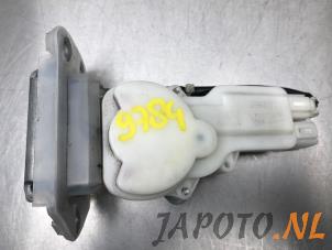 Usados Mecanismo de cierre del portón trasero Suzuki Swift (ZA/ZC/ZD1/2/3/9) 1.3 VVT 16V Precio € 49,95 Norma de margen ofrecido por Japoto Parts B.V.