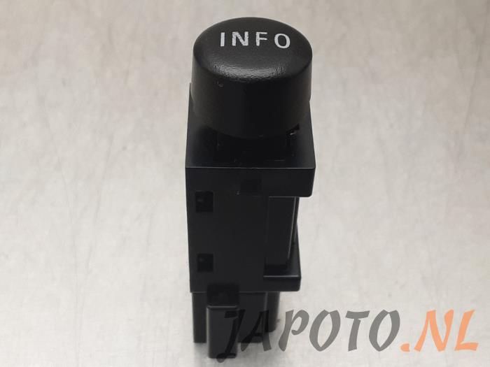 Używane Przelacznik Mitsubishi Lancer Sports Sedan (CY/CZ) 1.8 MIVEC 16V Cena € 10,45 Procedura marży oferowane przez Japoto Parts B.V.