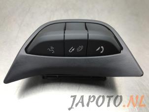 Usagé Interrupteur de volant Honda Jazz (GK) 1.5 VTEC 16V Prix € 34,95 Règlement à la marge proposé par Japoto Parts B.V.