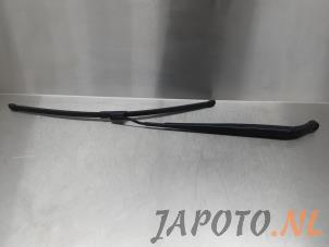 Usagé Bras essuie-glace avant Honda Jazz (GK) 1.5 VTEC 16V Prix € 24,95 Règlement à la marge proposé par Japoto Parts B.V.