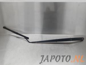 Usagé Bras essuie-glace avant Honda Jazz (GK) 1.5 VTEC 16V Prix € 24,95 Règlement à la marge proposé par Japoto Parts B.V.