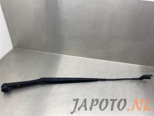 Used Front wiper arm Kia Venga 1.6 CVVT 16V Price € 14,95 Margin scheme offered by Japoto Parts B.V.