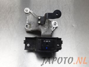 Used Gearbox mount Honda Jazz (GK) 1.5 VTEC 16V Price € 39,95 Margin scheme offered by Japoto Parts B.V.