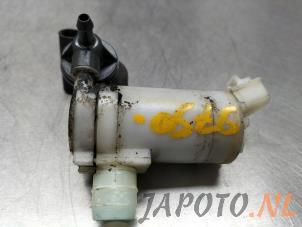 Używane Pompa spryskiwacza przód Honda Jazz (GK) 1.5 VTEC 16V Cena € 19,95 Procedura marży oferowane przez Japoto Parts B.V.